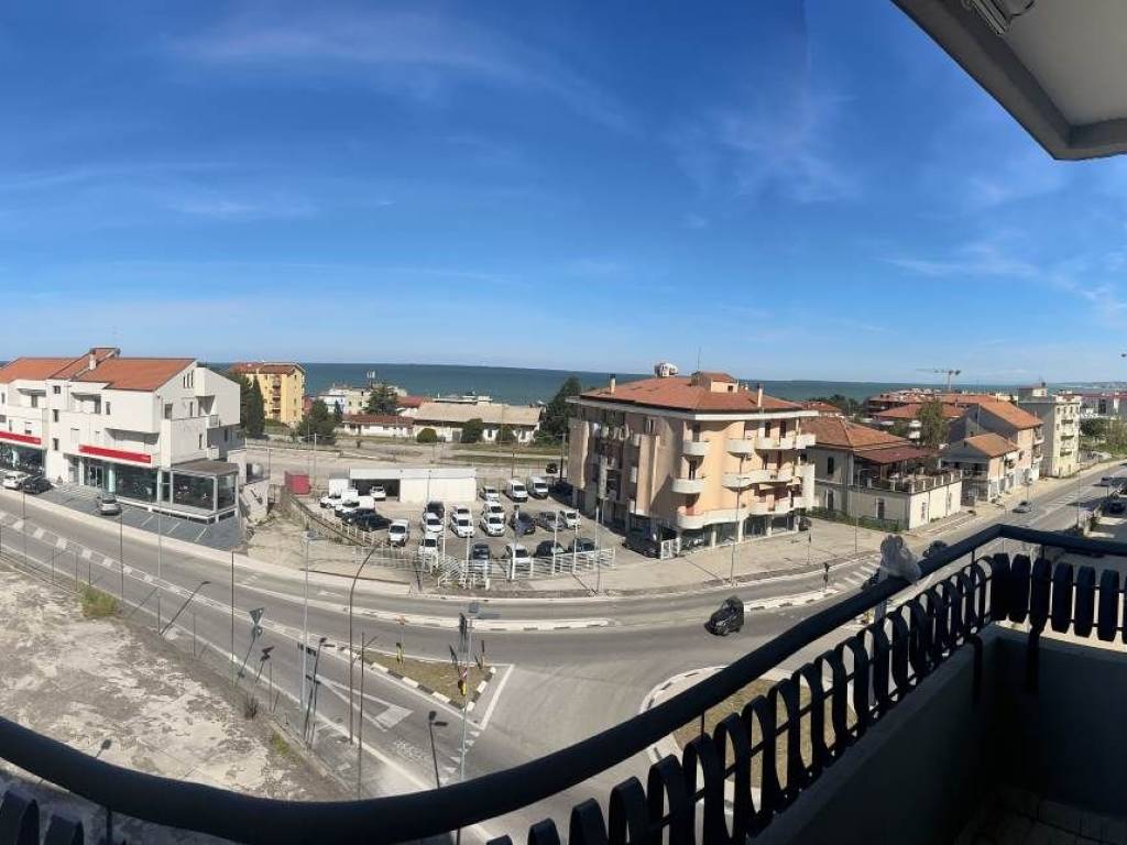 appartamento in vendita a Vasto in zona Marina
