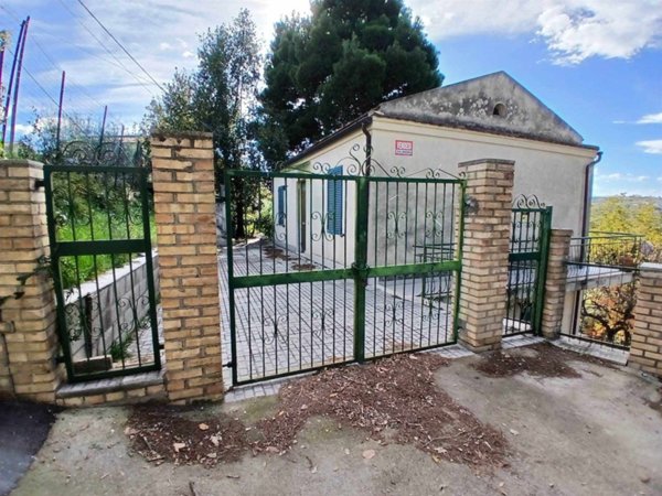 casa indipendente in vendita a Vasto in zona Villa De Nardis