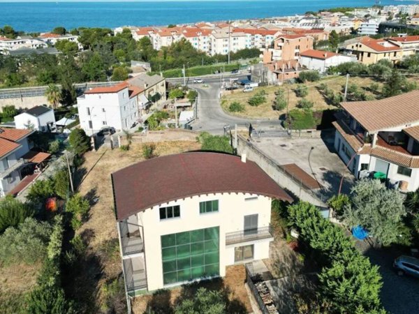 casa indipendente in vendita a Vasto in zona Marina
