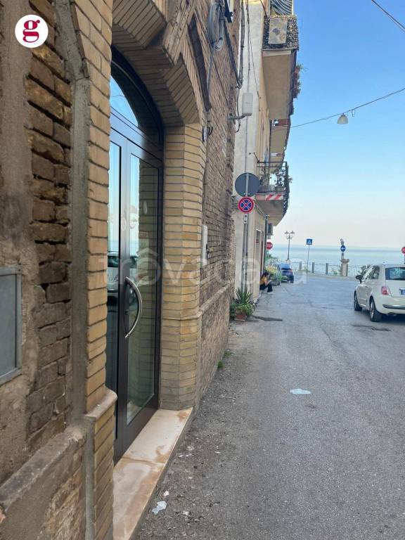 locale commerciale in vendita a Vasto