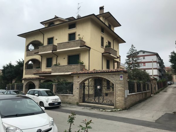 casa indipendente in vendita a Vasto