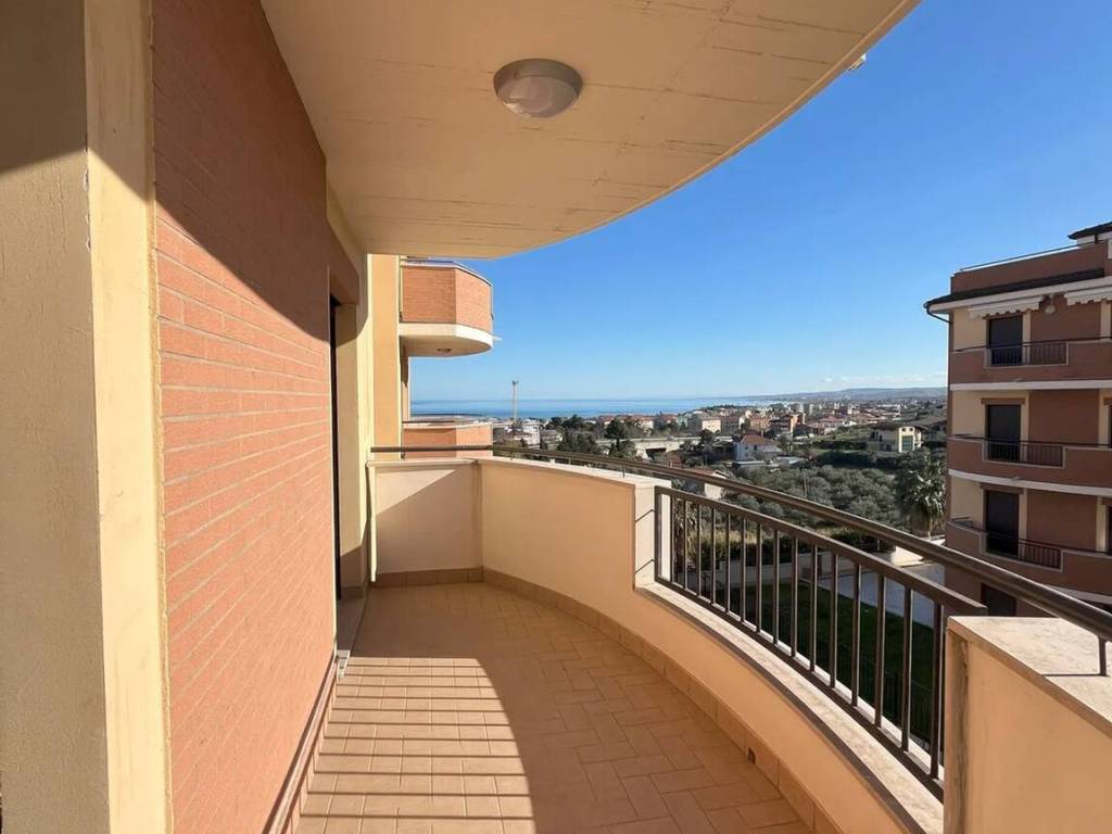 appartamento in vendita a Vasto in zona Marina