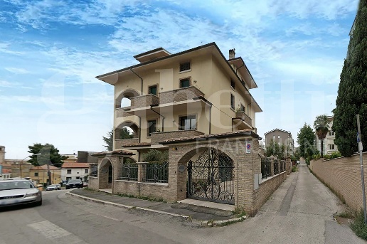 casa indipendente in vendita a Vasto