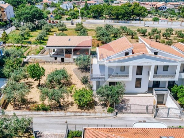 casa indipendente in vendita a Vasto in zona Incoronata
