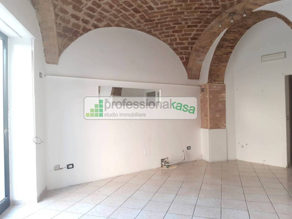 locale commerciale in vendita a Vasto