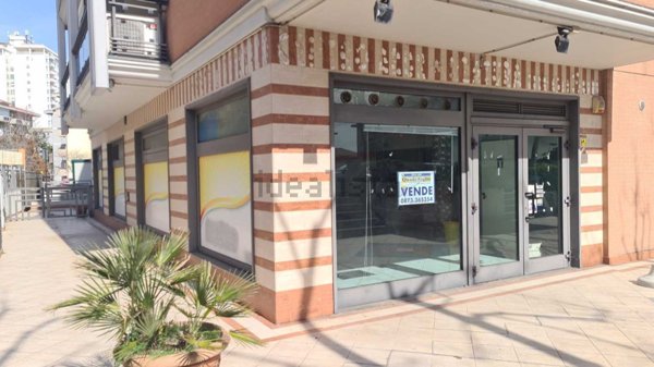 locale commerciale in vendita a Vasto