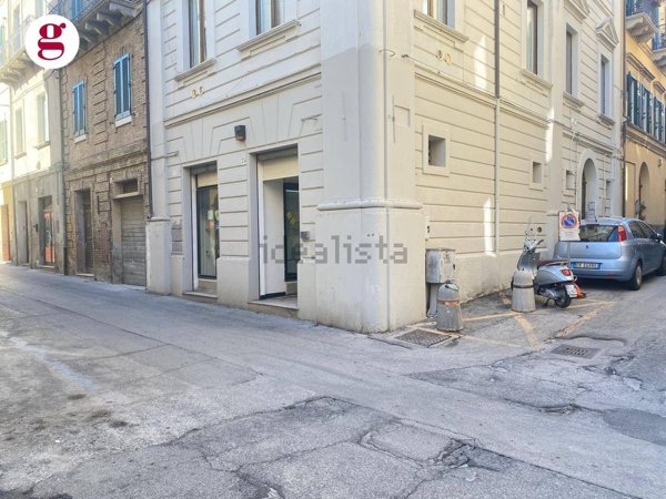 locale commerciale in vendita a Vasto