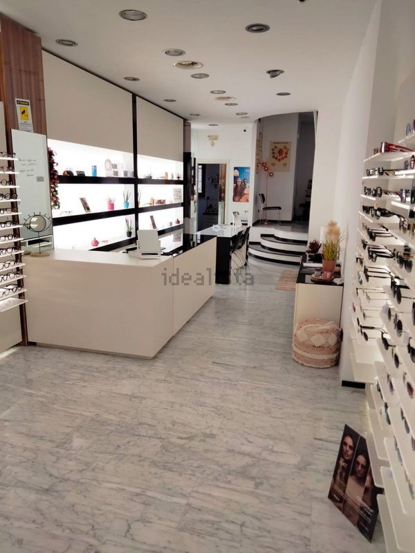 locale commerciale in vendita a Vasto