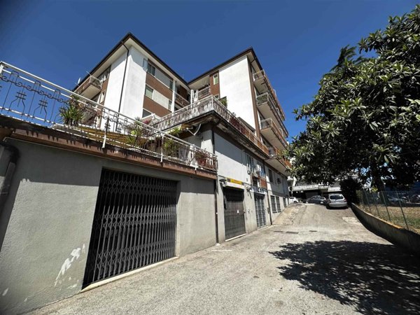 locale commerciale in vendita a Vasto