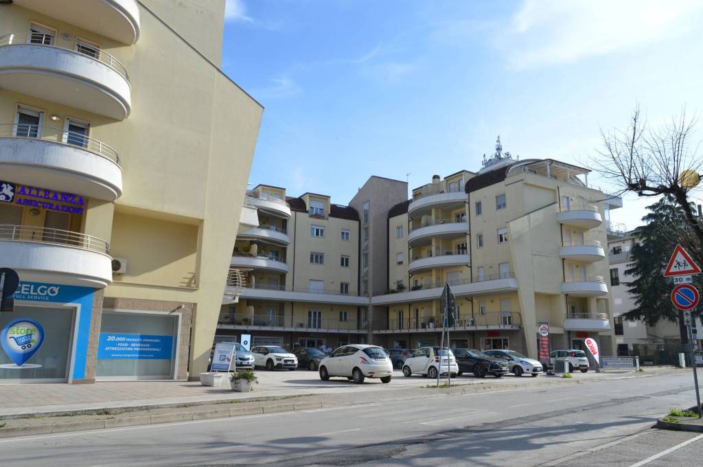 locale commerciale in vendita a Vasto