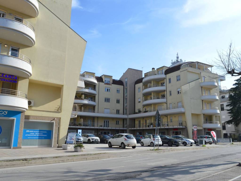 locale commerciale in vendita a Vasto