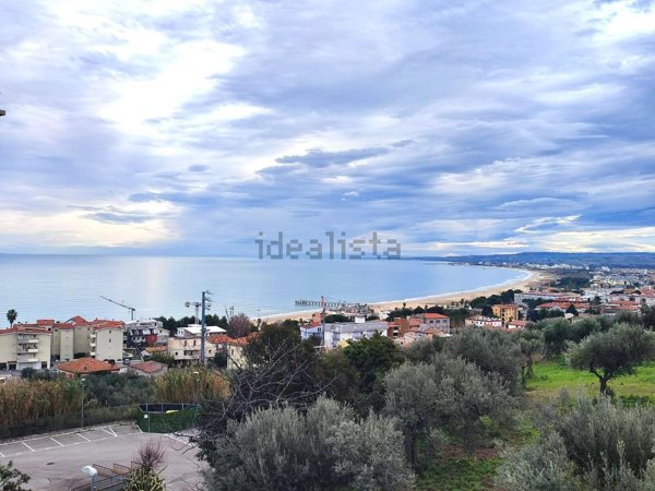appartamento in vendita a Vasto in zona Marina
