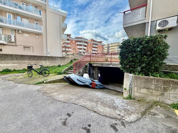 locale di sgombero in vendita a Vasto