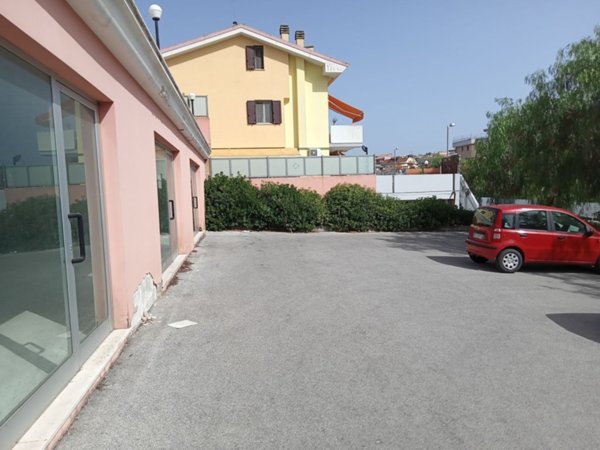 locale commerciale in vendita a Vasto