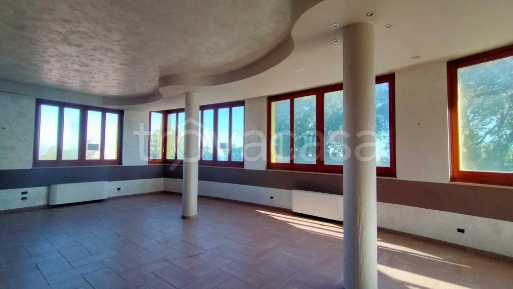 locale commerciale in vendita a Vasto