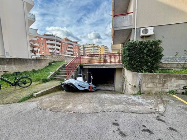 locale commerciale in vendita a Vasto