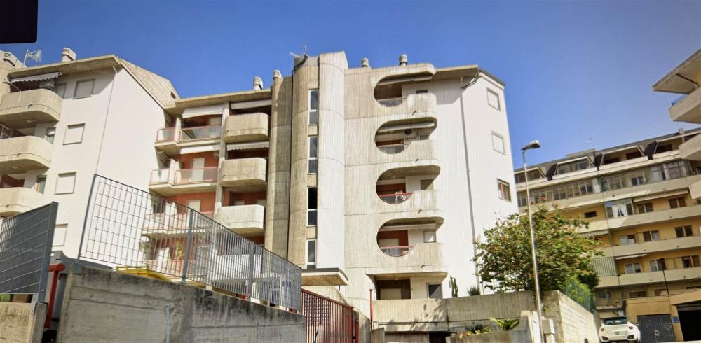 locale di sgombero in vendita a Vasto