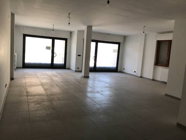 locale commerciale in vendita a Vasto