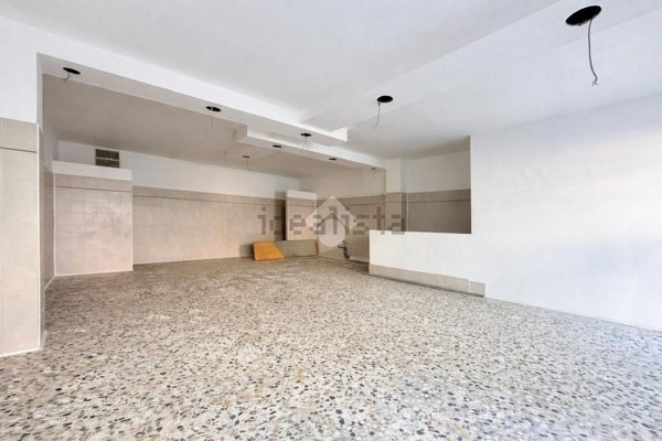 locale commerciale in vendita a Vasto