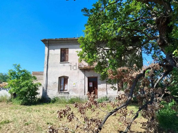 casale in vendita a Villalfonsina