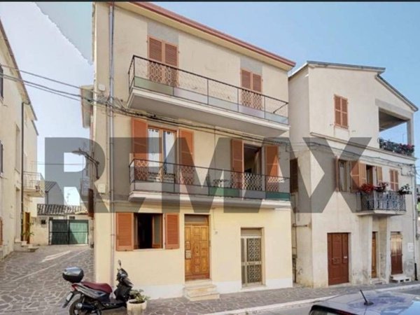 casa indipendente in vendita a Villalfonsina