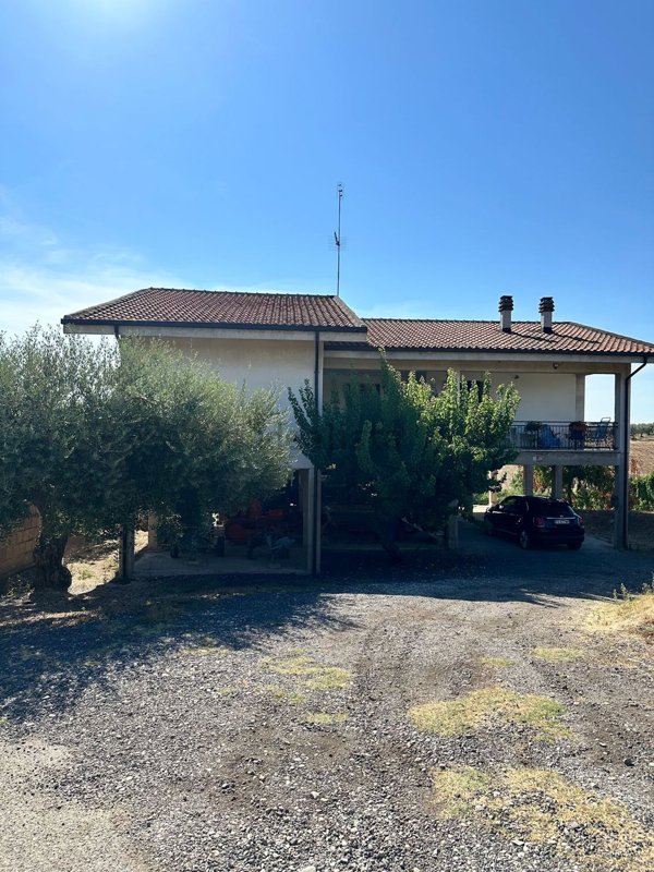casa indipendente in vendita a Villalfonsina