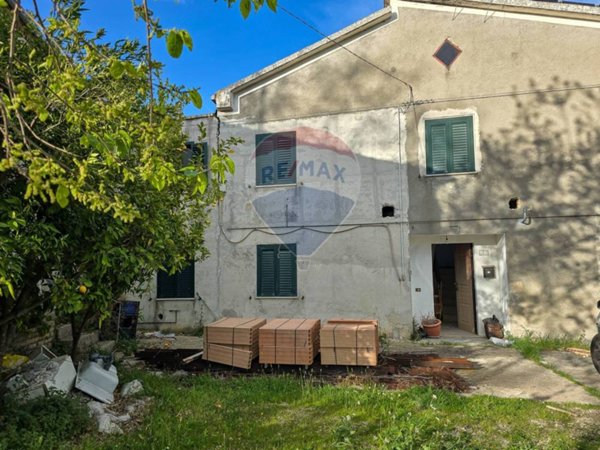 casa indipendente in vendita a Villamagna