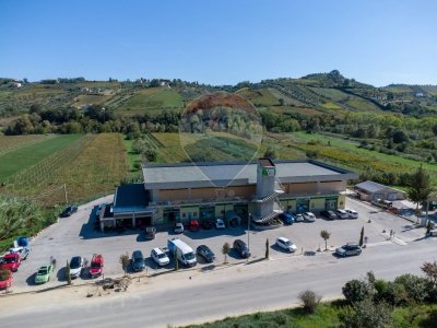 locale commerciale in vendita a Villamagna