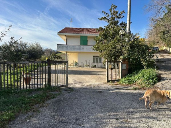 casa indipendente in vendita a Villamagna