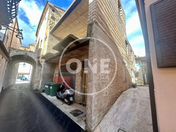 negozio in vendita a Villamagna