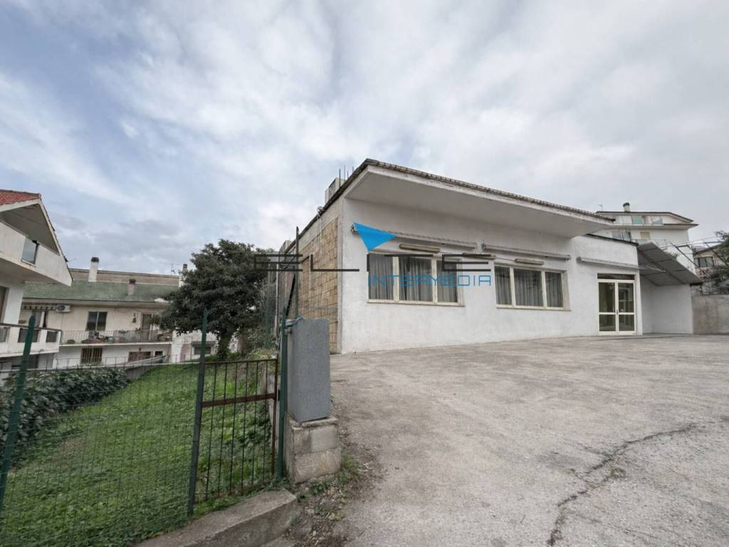 negozio in vendita a Villamagna