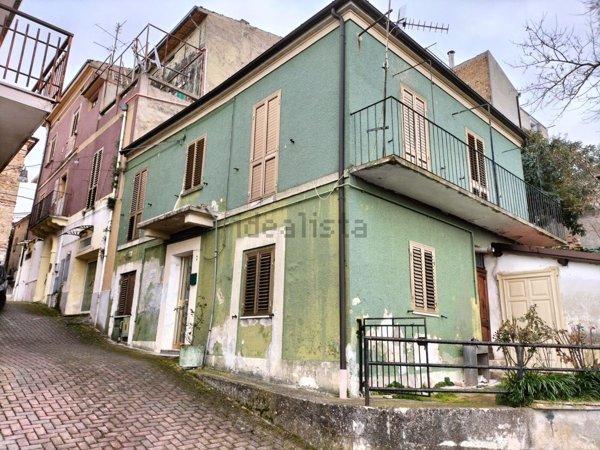 casa indipendente in vendita a Villa Santa Maria in zona Montebello