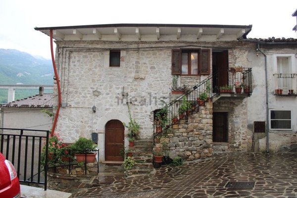 casa indipendente in vendita a Villa Santa Maria in zona Montebello