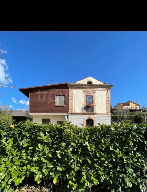 casa indipendente a Villa Santa Maria in zona Contrada Madonna in Basilica