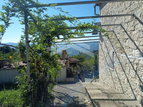 casa indipendente in vendita ad Acquaviva Collecroce