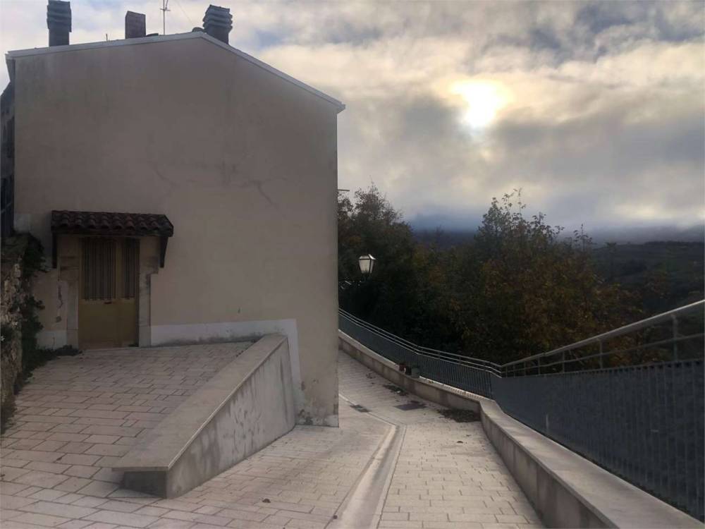 casa indipendente in vendita ad Acquaviva Collecroce