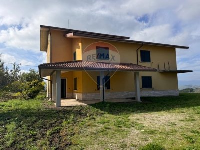 casa indipendente in vendita a Baranello