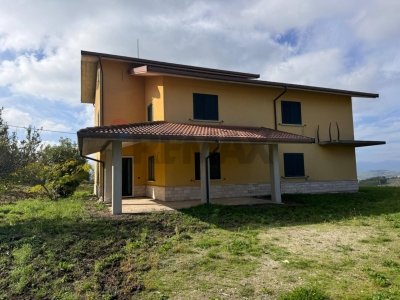 casa indipendente in vendita a Baranello