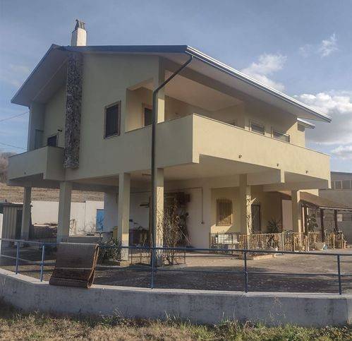 casa indipendente in vendita a Baranello