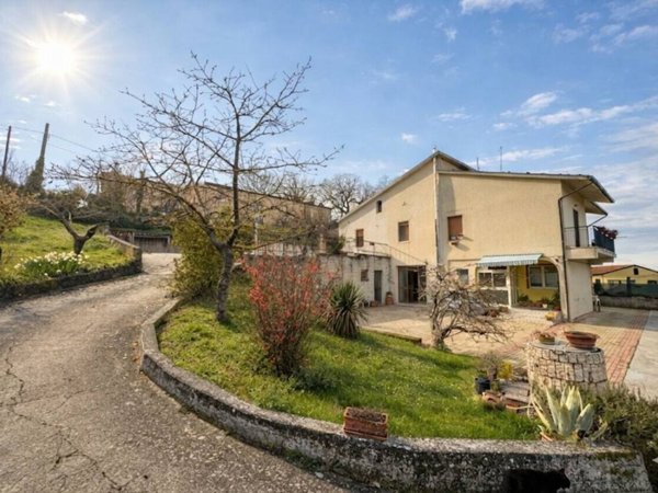 casa indipendente in vendita a Baranello