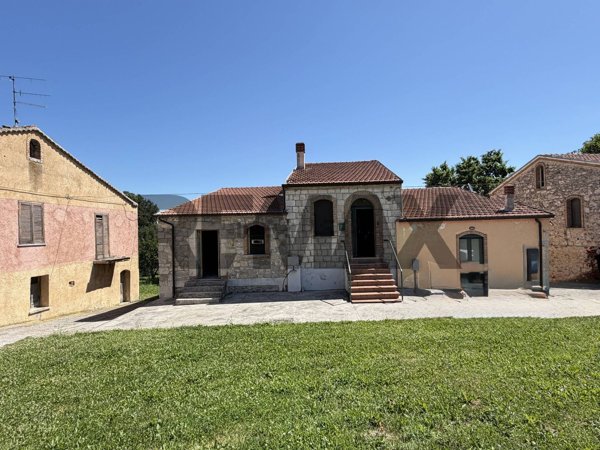 casa indipendente in vendita a Baranello