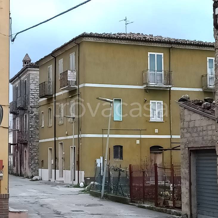 casa indipendente in vendita a Bojano in zona Castellone