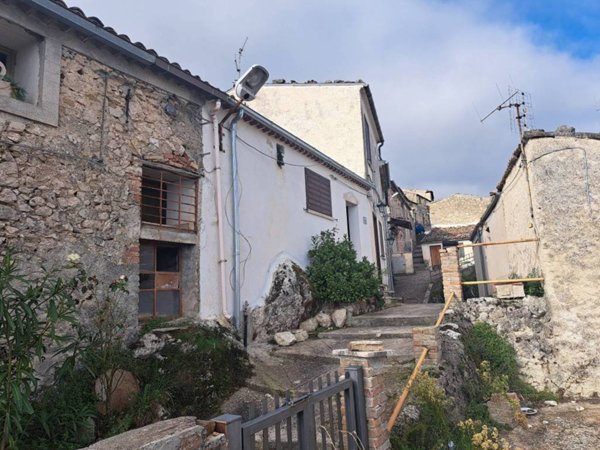 casa indipendente in vendita a Bojano in zona Civita Superiore
