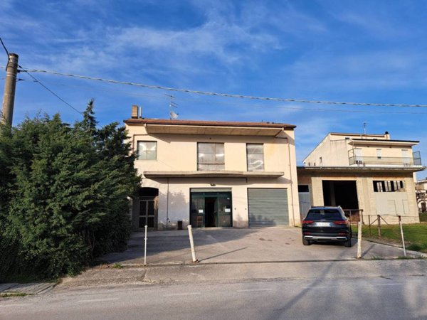 intera palazzina in vendita a Bojano in zona Monteverde
