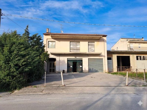 intera palazzina in vendita a Bojano in zona Monteverde