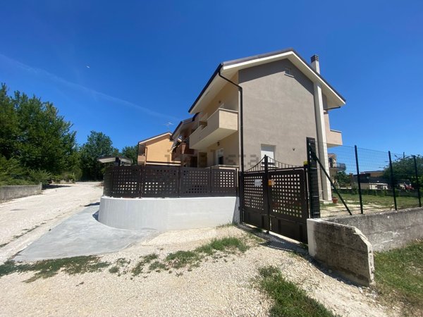 casa indipendente in vendita a Bojano