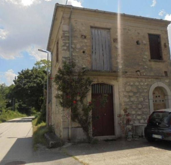 casa indipendente in vendita a Bojano in zona Castellone