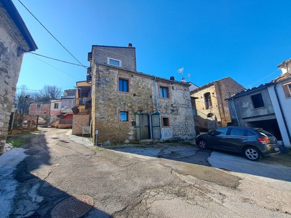 casa indipendente in vendita a Bojano in zona Malatesta