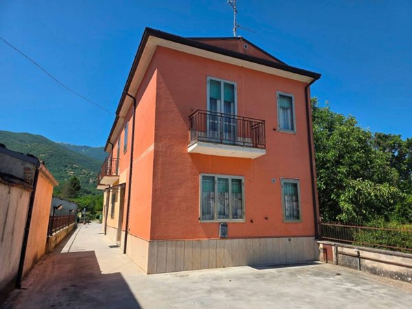 casa indipendente in vendita a Bojano in zona Castellone