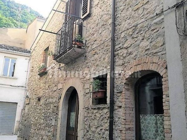 casa indipendente in vendita a Bojano in zona Santa Maria dei Rivoli